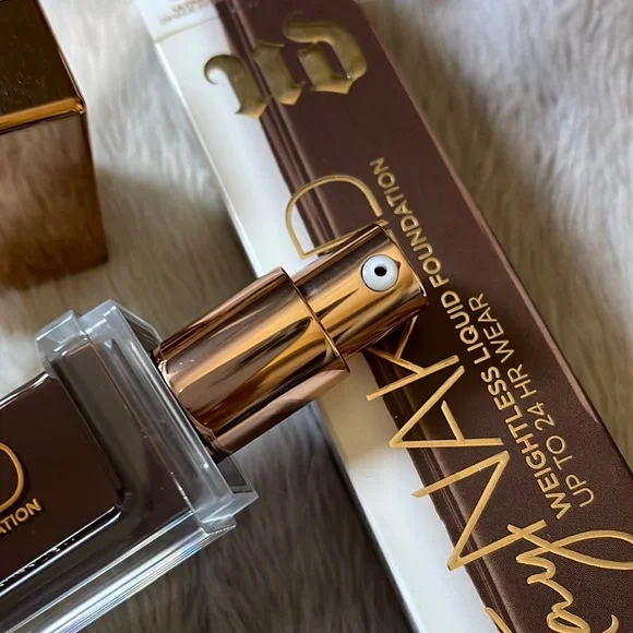 Urban Decay Stay Naked Weightless Foundation - Picture 2 of 3